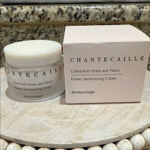 Chantecaille Aromacologie Flower Harmonizing Cream - White and Cream